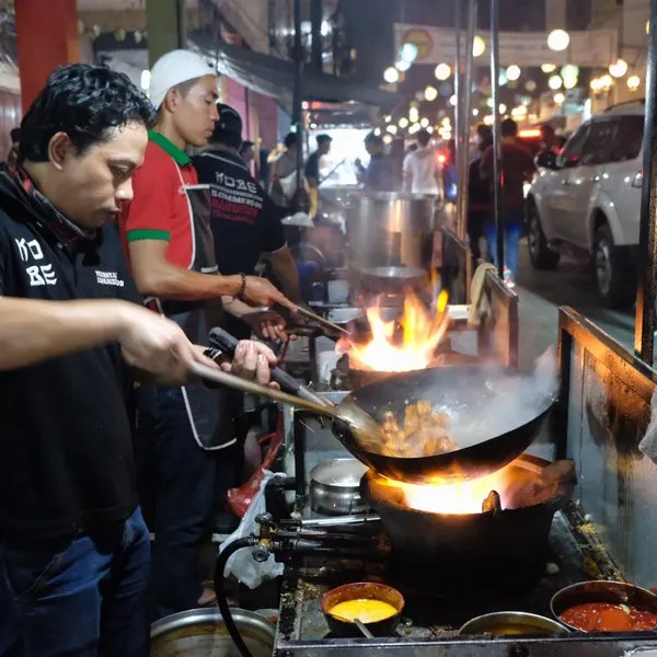 Wisata kuliner Cibadak Food Street bandung