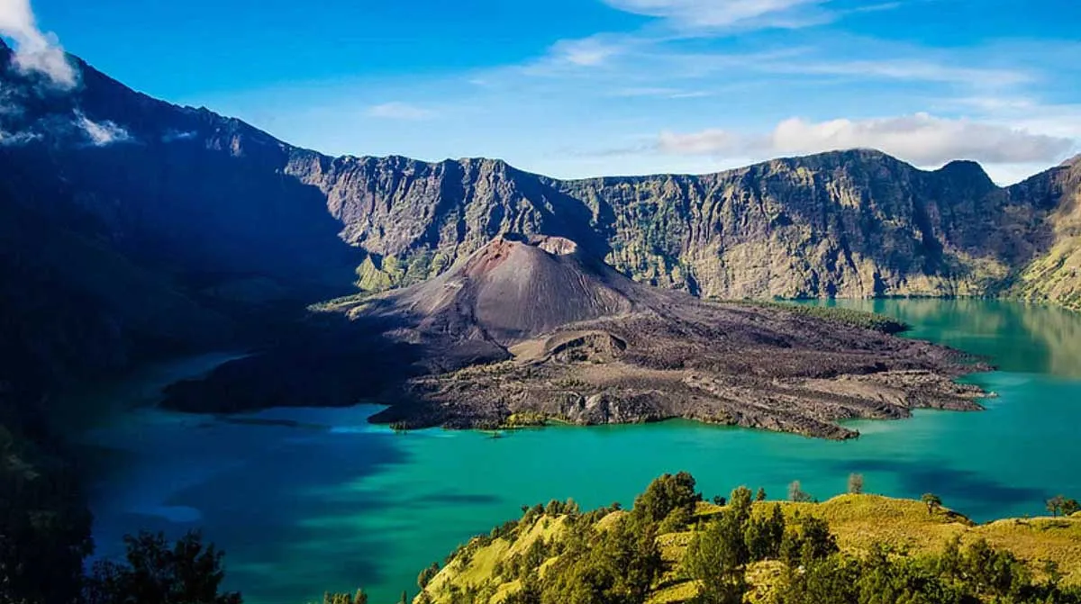 mount rinjani sagara anakan indonesia