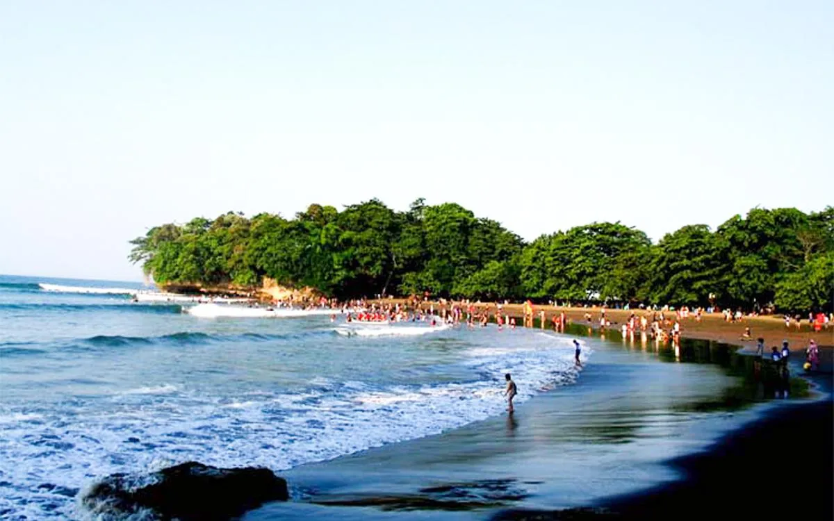 Pantai Batu Karas Pangandaran